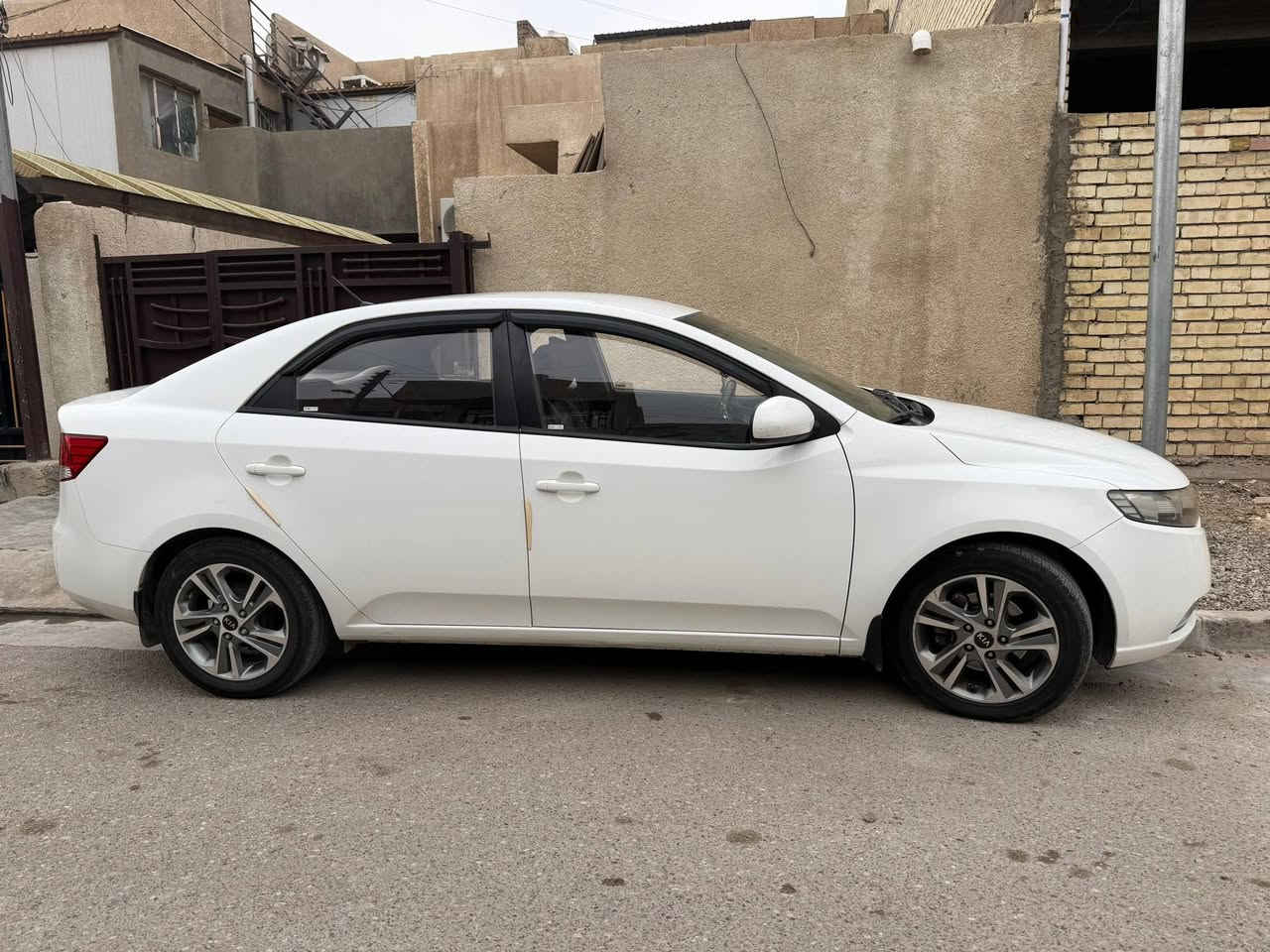 السلام عليكم سيراتو 2012  خليجي للبيع
صبغ على كد شبر باب السايق فقط 
محرك 1600 دوش 
ماشية ١٩٥٠٠٠
رقم سليمانية باسمي 
 السعر 105 
للإستفسار ***********
