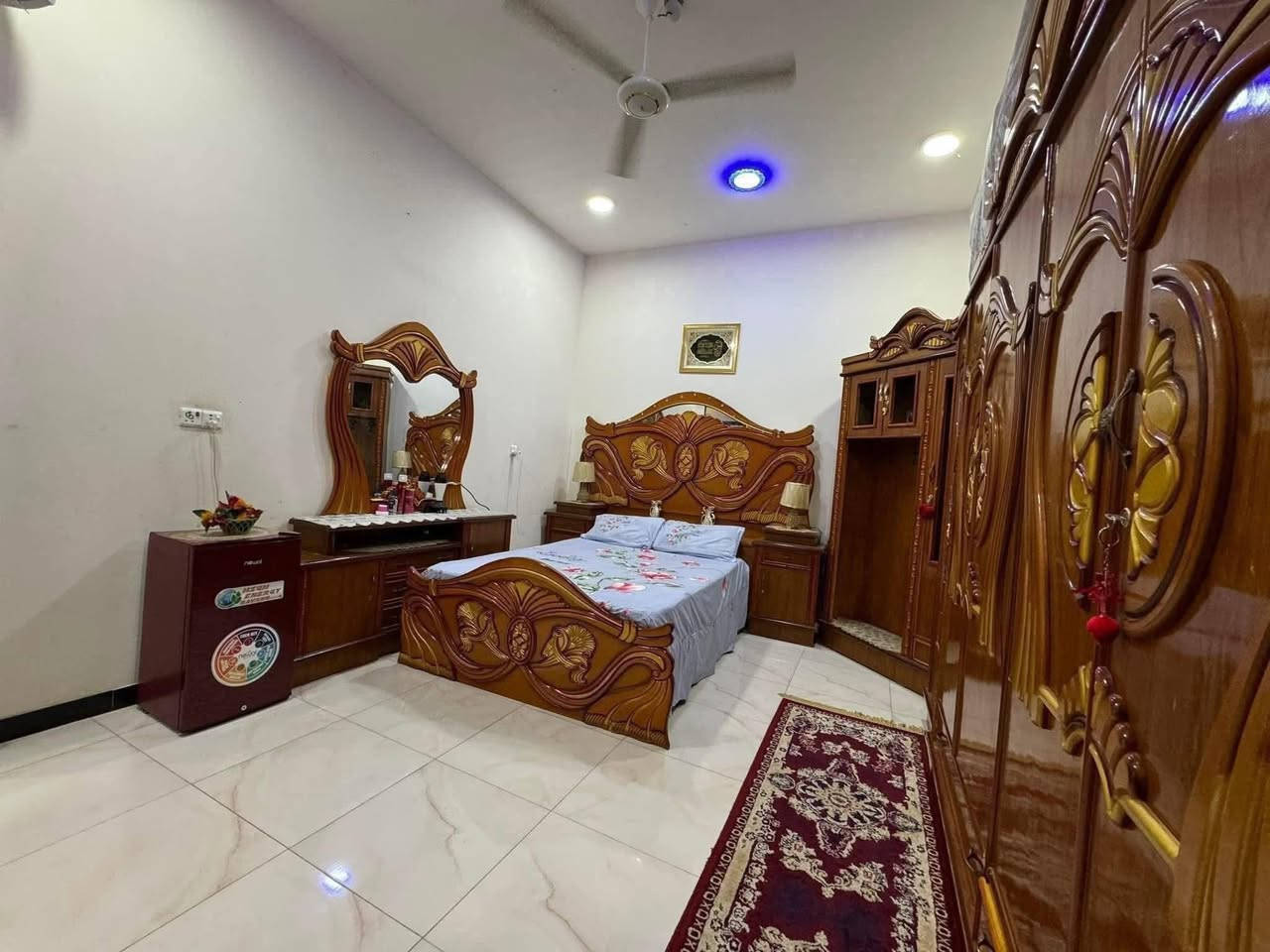 بيت طابو أسهم تحويل بأسم المشتري مساحه 200م
كاع الدبوس مجاور كوت محينه يبعد قليل عن سيطرة ام العباس على الجهه اليمنى قريب جدا للشارع العام 

يبعد عن المدارس 100م ومستشفى قيد الانشاء

السعر 105وبي مجال قليل 

بناء حديث قبل سنتين طابوق كونكريت مسلح رباطات 

يتكون من استقبال وصاله وغرفتين ومطبخ ومجمع صحيات داخليه عدد 2 ومجمع صحيات خارجي ومناور ثنين 

الطابق الثاني يحتوي على صاله 

واتساب *********** علاء بدر
