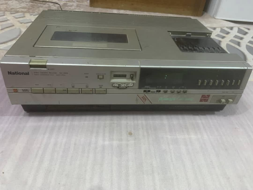 فيديو ناشنونال 2000
بيه كهرباء ولكن داخله كاسيت ما يطلع متروك من سنوات يرادله صيانه 
ابيع على وضعه ب25000


**إذا كنت صاحب هذا الإعلان وتريد حذفه لأي سبب، رجاءا أرسل رسالة إلى الدعم الفني**