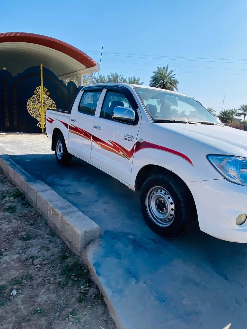 سلام عليكم للبيع تيوتا هايلوكس مديل 2011 السياره جديدة كير محرك مكفولة تخم تاير جديد السياره خير من الله ومكفول كفاله عامه السعر 158 بيه شويت ملاحظات الاستفسار الاتصال على الرقم  *********** متواجد واتساب مكان السيارة البصرة الزبير.
