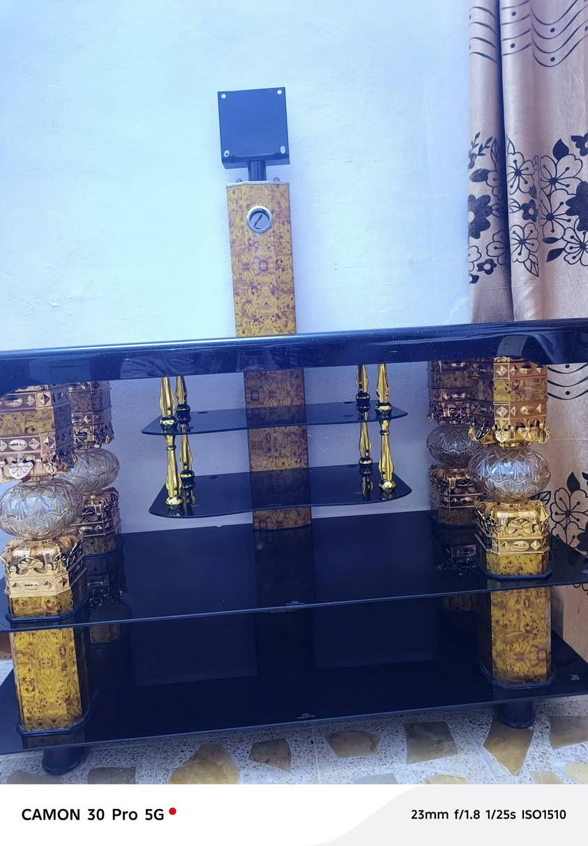 ميز بلازما للبيع ٤٠
 للتواصل على الرقم ***********
