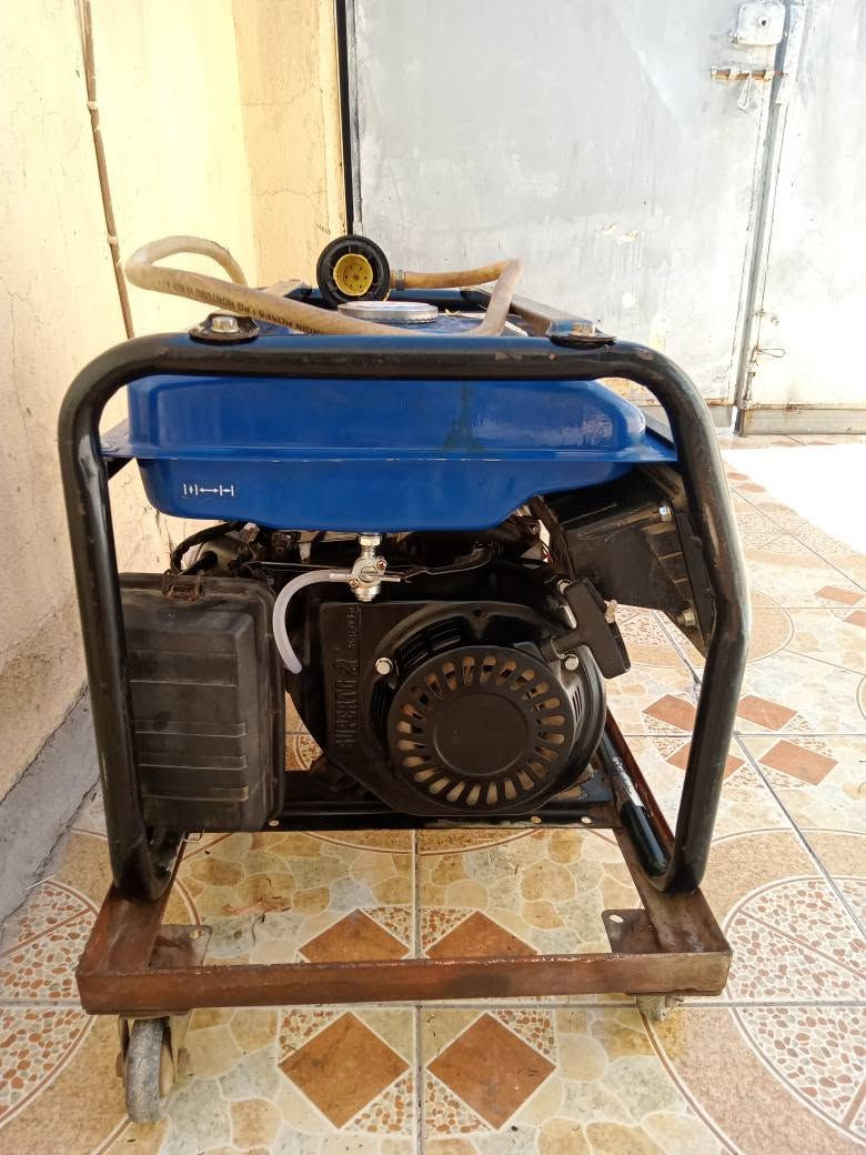 مؤليدةى تايگر 3700زؤر خاوينة زؤر كةم كاريكردووة  كراوةتة غازيش واتا غاز و بةزينة بةشةرت هيچ كيشةى نية بةيةك هندر هةلدةبئ. چوار چيوةى ئاسنى تايةى لةگةلة بؤ گؤرينى شوين بةئاسانى هةروةها تةقسميكي كارةبايى لةگةلة. نرخ سةد و بيست دؤلار. ژمارة موبايل *********** أربيل, العراق
