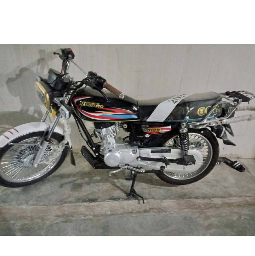 26 هۆنزدا یک دەس
ماتۆڕەکە وەسفی نەگەرەک برای سفرە میمزاکەم بەسفری دەریکردە سعری 700 معمەلە شوێن سموود..***********
