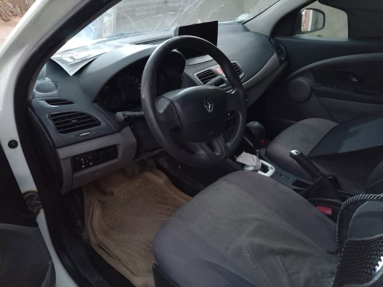 سلام عليكم رينو موديل 12 سياره على وضع شركه 
معروضه 75 وبيها مجال مراوس ترهم حسب قناعه 
***********
