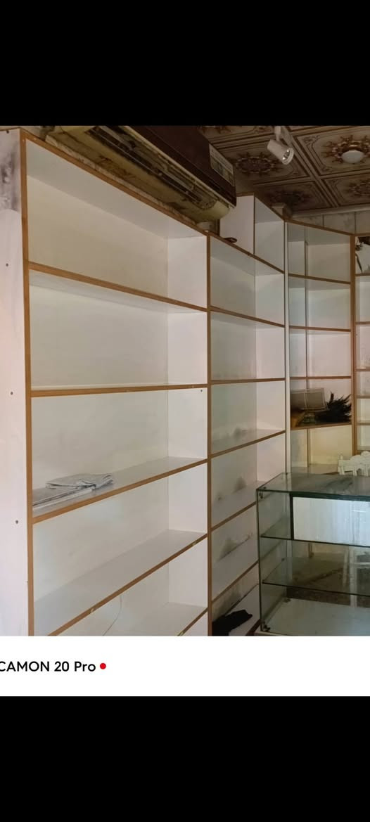 سلام عليكم
ميوزه عدد 2 
طول متر و ارتفاع  متر السعر 75 ألف 
الثاني طول متر ونص ارتفاع متر  85 الف 
فاترينات عدد 2 
ارتفاع 2 متر 
عمق 20
عرض متر 
عرض متر السعر 45 الف 
ملاحضه استخدام قليل جداً 
مكاني بالنجف حي العسكري 
***********
