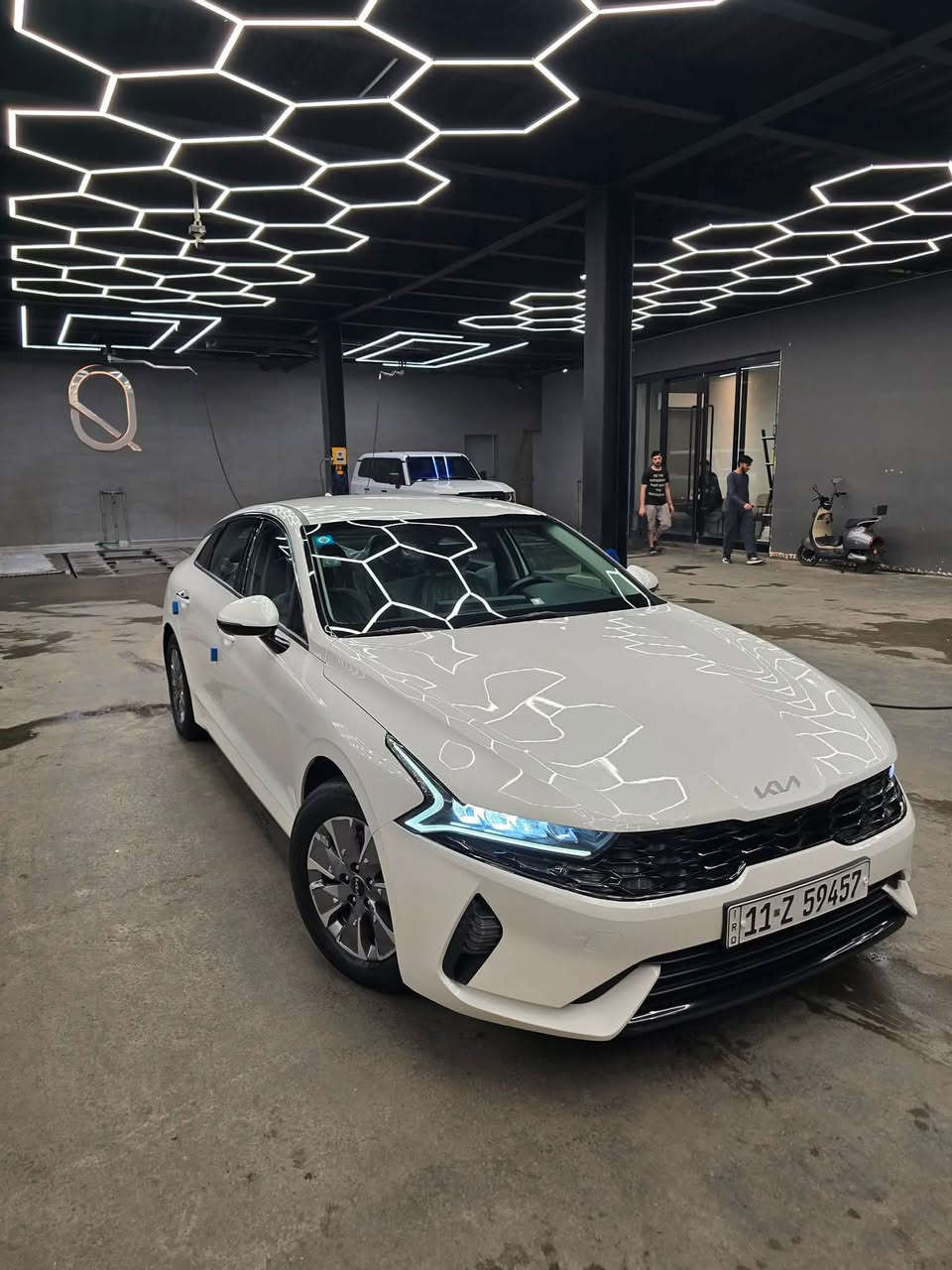 K5 2023 هايبرد ١٦٠٠ تيربو 
سياره فول مواصفات فقط بدون بانوراما كير موس 
سياره نظيفه جدا ومكفوله كفاله عامه فقط بيها ضربه خفيفه ب ستوته بالبنيد والباقي مكفول 
مكانها بغداد 
للاستفسار واتس او اتصال ***********
