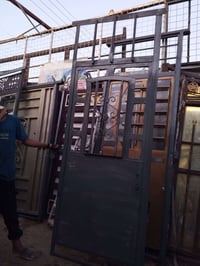 متاح باب حديد نضيف مكاني بغداد 07731641367