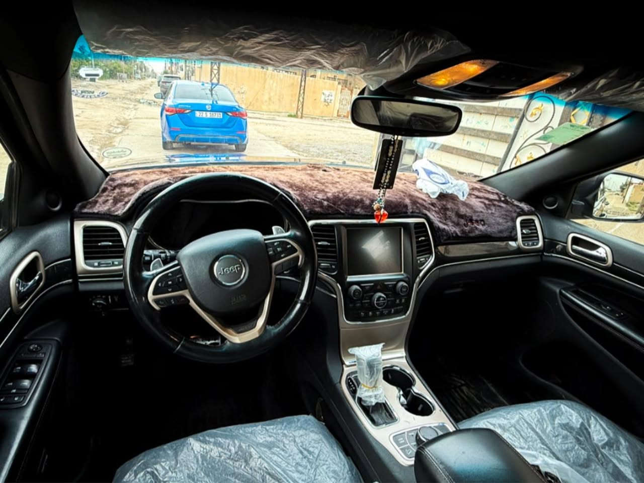 سلام عليكم جيب كراند شيروكي لمتدد 2017فول حادثها بسيط شبرين صبغ بلبوند والباقي كفاله كير محرك اكسن شرط طخم تايرات سنويه لي ٢٠٣٠ لاستفسار عن سعر اتصال ***********/***********
