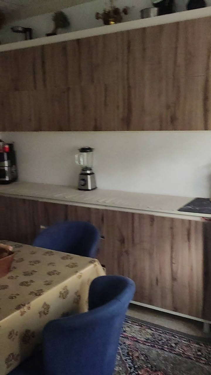 ئەم خانووە بۆ فرۆشتن لە عەواڵ
ڕووبەری خانوەکە 105 مەترە 
خانووەکە پێکهاتووە لە دوو قات و بۆ دوو ماڵی جیا ئەبێت 
قاتی یەکەم بریتیە لە نوستن و میوان و مەتبەخ و موشتەمەلات قاتی دووەمیش بەهەمان شێوە
نرخی ئەم خانووە  475 گەڵایە
بۆ زانیاری زیاتر پەیوەندی بکەن بە نوسینگەی نوێ بوونەوە
***********
