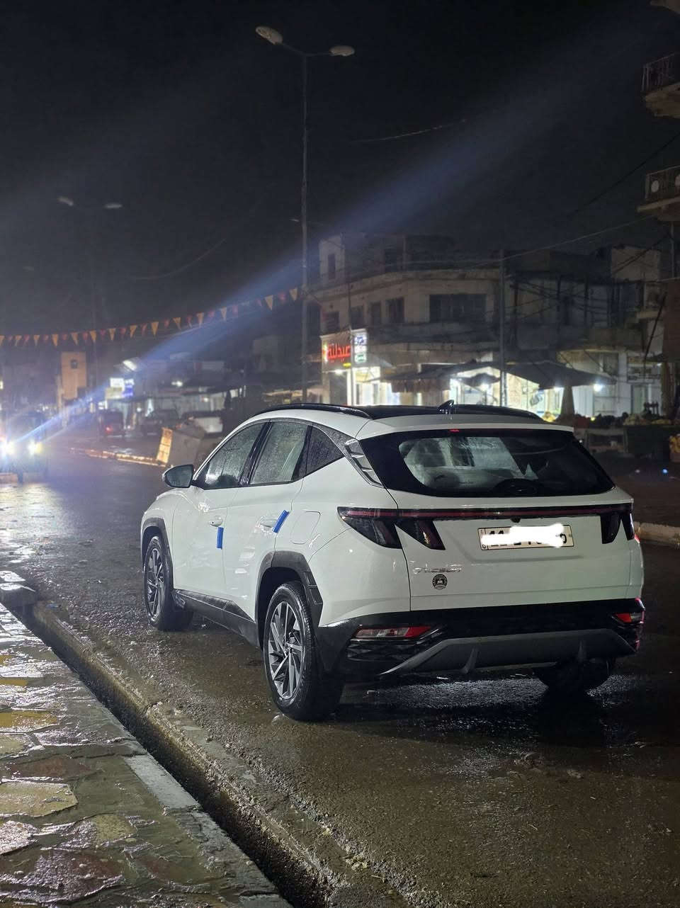 السلام عليكم 
توسان ٢٢ خليجي 
رقم بغداد باسمي 
مكفولة فول مواصفات ١/١
معروفة مواصفات الفول 
سيارة نظيفة وجديدة ع ايدي 
كير مكينة حدادية ع وضع الشركة 
والاطارات جدد ياباني 
السيارة ما ناقصه برغي ومعتني بيه 
مكانه الكوت 
*********** واتساب واتصال 
*********** اتصال فقط
