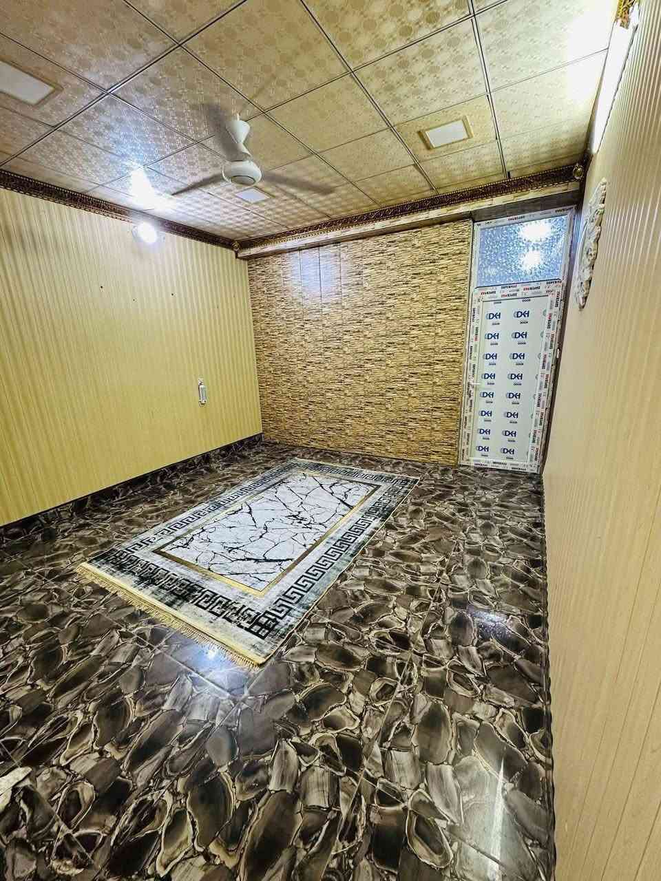 سلام عليكم 
مشتمل للبيع مساحه 100
موقع الدار بانميل ع شارع العام 
قاطين
غرف نوم 2
صاله 🏨 
استقبال 🏨 
مطبخ 🏛️ 
صيحات 2 فوك وجوه
بيتونه البيت فول سيراميك 

السعر ء24 وبي مجال بسيط 
للاستفسار  (***********
