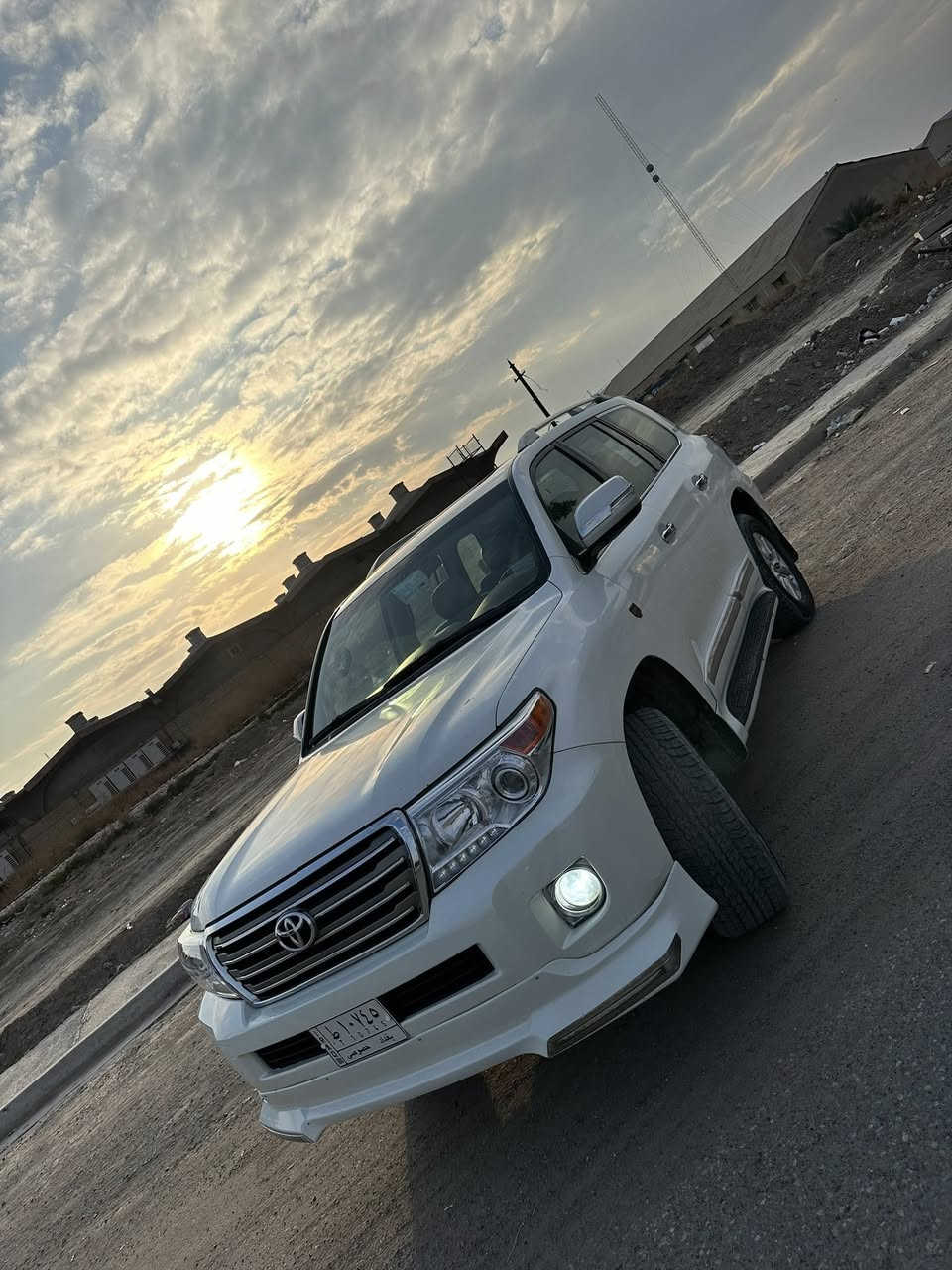 السلام عليكم خواتي لااندكروز موديل 2010السياره جديده بمعنه الكلمه مكينه 6 السياره جاهزه من كلشي فول موصفات موصفات معروفه لااندكروز تخم تاير دلوب حداديه امامي خلفي كله جديد مكينه ممفتوحه خير من الله غرفه جديده سياره ممتعوبه  يعني متصرف عليه ربع بدون صبغ بدون ضربه يعني مكفوله السعر 310وبيها مجال الشراي يتصل *********** عنوان بغداد المنصور او الكاضميه مابيه كلوب مشتغل بدشبول ابد  يعني سياره مال جناي
