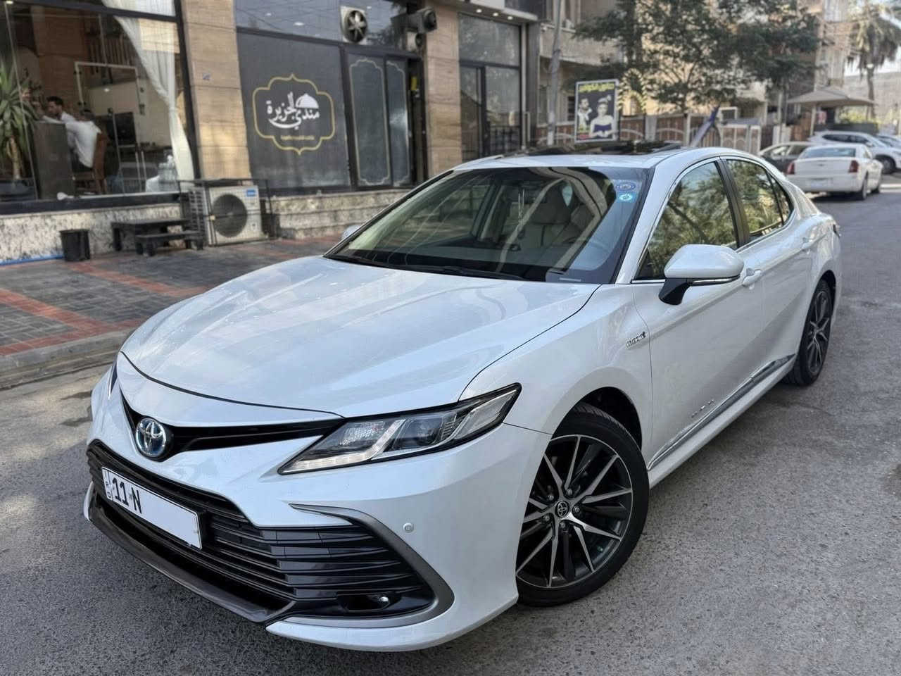 السلام عليكم
تويوتا كامري 2024 خليجي وكالة عبد اللطيف ع ايد وحدة من الشركة لحد الان 
ماشيه 41 الف كيلو متر سنويه جديده رقم دولي جديد بسمي
فول مواصفات 
-بصمة عدد 2 
- كراسي كهرباء
- كامرا خلفيه 
-حساس امامي وخلفي 
- لد امامي 
-فتحه سقف 
-تبريد بيانو 
-مري شفط 
-اشاير بالمري 
-تحكم ستيراً 
-سايد بريك دكمة 
-اوتو هولد 
-3 انظمة قيادة 
-بردة خلفية
-شاحن واير ليس
-كروس سرعة 
-مري شفط
-ويل كب كروم حجم 18 
-قطعتين تبريد
-شاشة ابل كار بلي
-سبايدر خلفي 
-محرك حجم 2500 هايبرد 
وبعد بيها هواي مواصفات 
السيارة مكفولة كفالة عامة عدة بارد بل باب لخلفي مقدار 10 cm وبيها تكحيل كارت بل باب مال سايق مقدار شبر فقط غيرها كفالة عامة 
📍مكان السيارة بغداد البنوك 
و السعر 💸: 225 ورقة وبيها مجال بسيط 
للاستفسار : ***********
