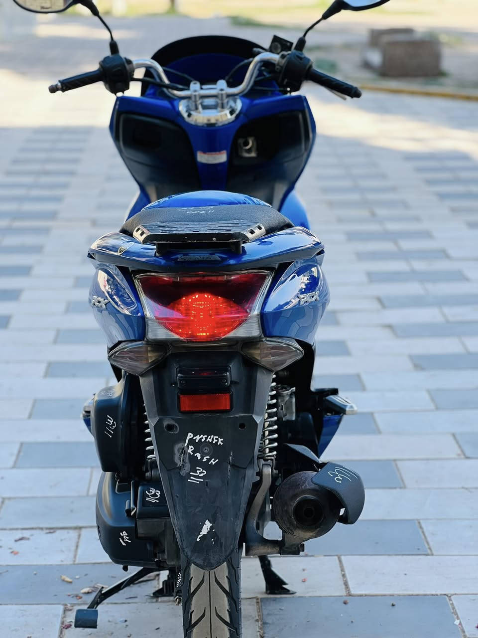 السلام عليكم للبيع دراجه pcxجيل الاول دراجة مال رمبه مديل18 ماخذها رمبه الدراجه على  ايدي حجم مكينه 150ياباني الاصلي دراجه جديده مال جناي  سويجين  بيه 
ياباني الاصلي دراجه كامله أستان كهربائي حساس ازدحام ٢حرف Aدراجه جديده الدراجه مكينه لوك شلعه معدل خير من اللّٰه دراجه تكول جديده بمعنئ الكلمه واحلا من الصور  دراجة مكينه مكفوله اي نقص مابيه
السعرمليون  350  و مجال قليل 
اي استفسار*********** المكان  بغداد
