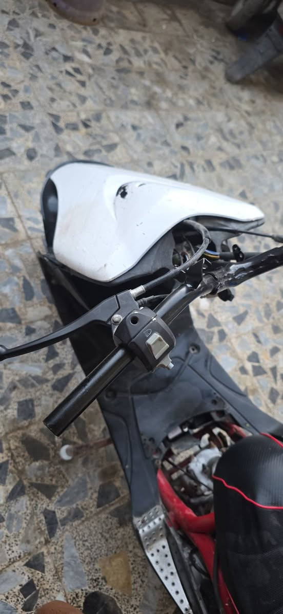 السلام عليكم حبايب ماكس عدلة بوشة 55 ابلاد اجيب الفيتر وياك  الدراجة أوراق وياة منة فيس السعر 550 قفلة مكاني ميسان مغربة  تفاصيل أكثر خاص او اتصال ***********
