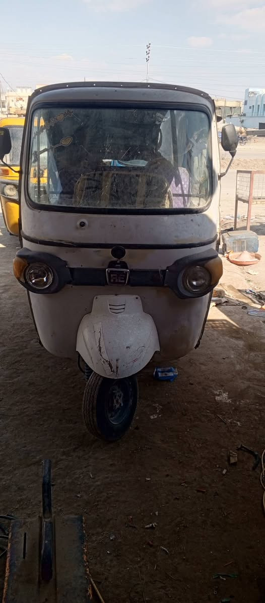 السلام عليكم اخوان تكتك للبيع بياجو شغاله ناقره كل شي ما بيها مكان بابل القاسم التكتك وراقي الصولي سعر مليون وبيها مجال ***********
