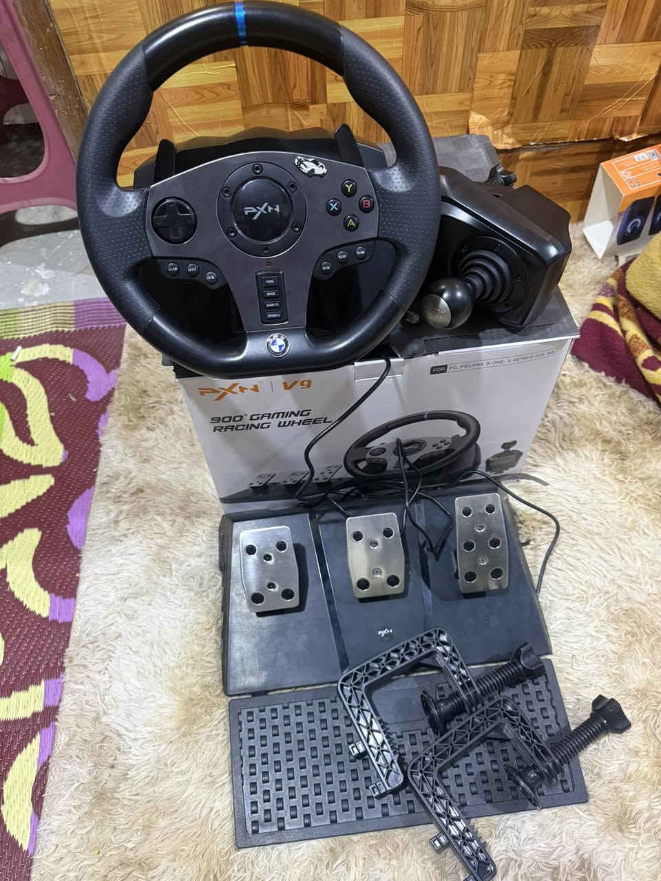 سلام عليكم دركسونv9 بيً درجه لاوله 270 و ثانيه900 لي هيه فره و فرتين ونص و شاشه العاب كيمنك حجم 27 HDRمواصفاته الباقي بصوره و ستاند دركسون اني مسوي بس شي مرتب و راهم ويا و ويا سماعات اثنين سبيكر خارجي مكاني بغداد تواصل ‭0774 990 4579‬
