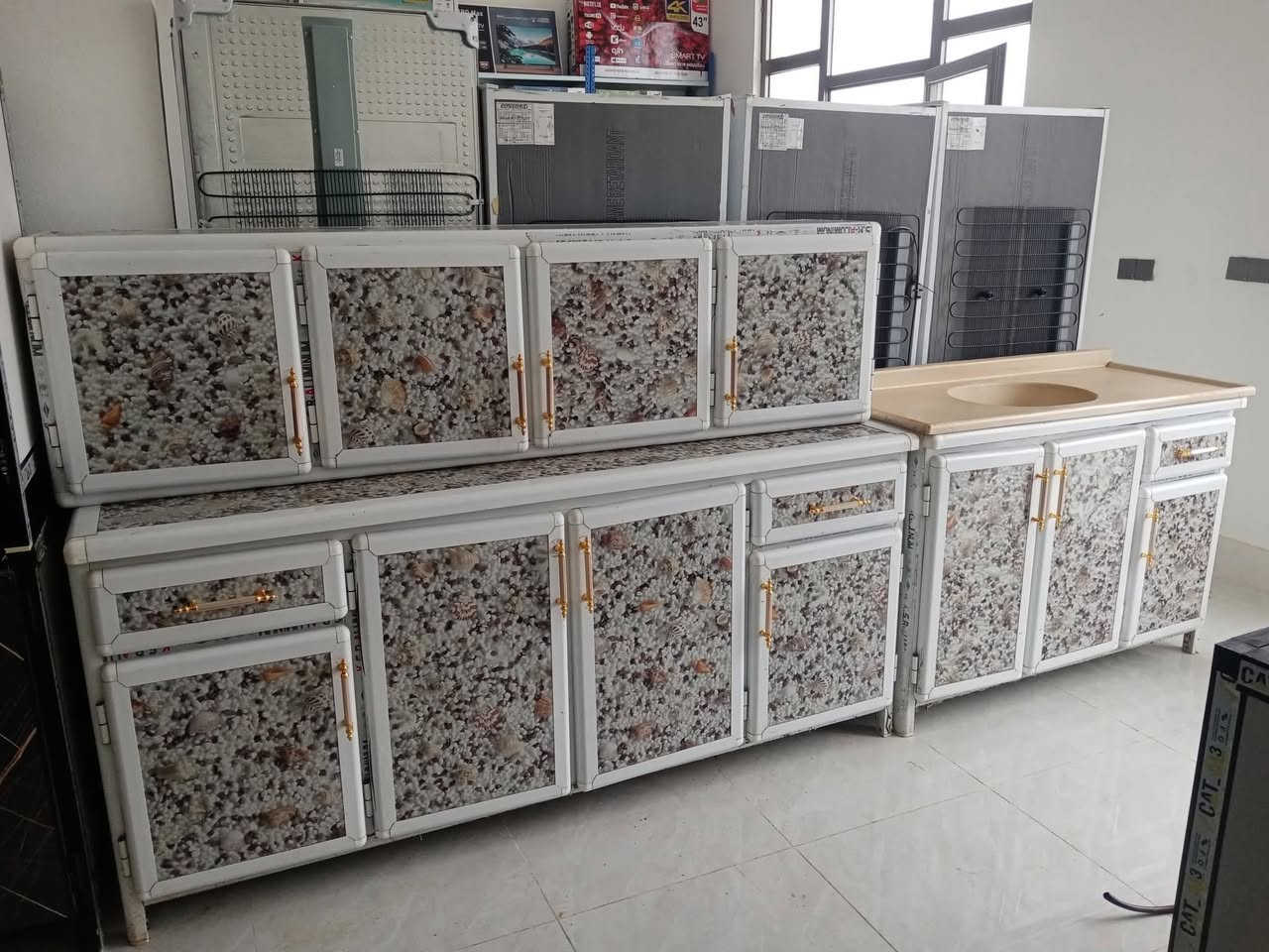 كاونتر مترين فول نضيف سنك متر و30 مرمر السعر 350 المكان الرمانه البعبيد الاستفسار على رقم***********
