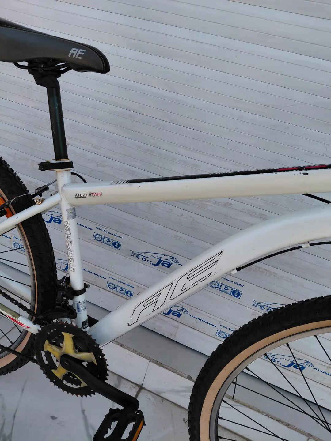 حجم 29  المعدن حديد ويالة المنيوم 3  × 6 سرعات من shimano السعر 200 الف شامل التوصيل     ✈يوجد توصيل لجميع المحافضات ✈ كركوك مدخل سايدين حي الاسرى والمفقودين  معرض ابو شيفان ( *********** )
