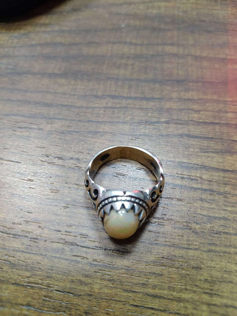 خاتم للبيع الحجر اوبال ثيوبي
العنوان بغداد الاورفلي 
الرقم:***********
سعر الخاتم 60الف بدون احراج
