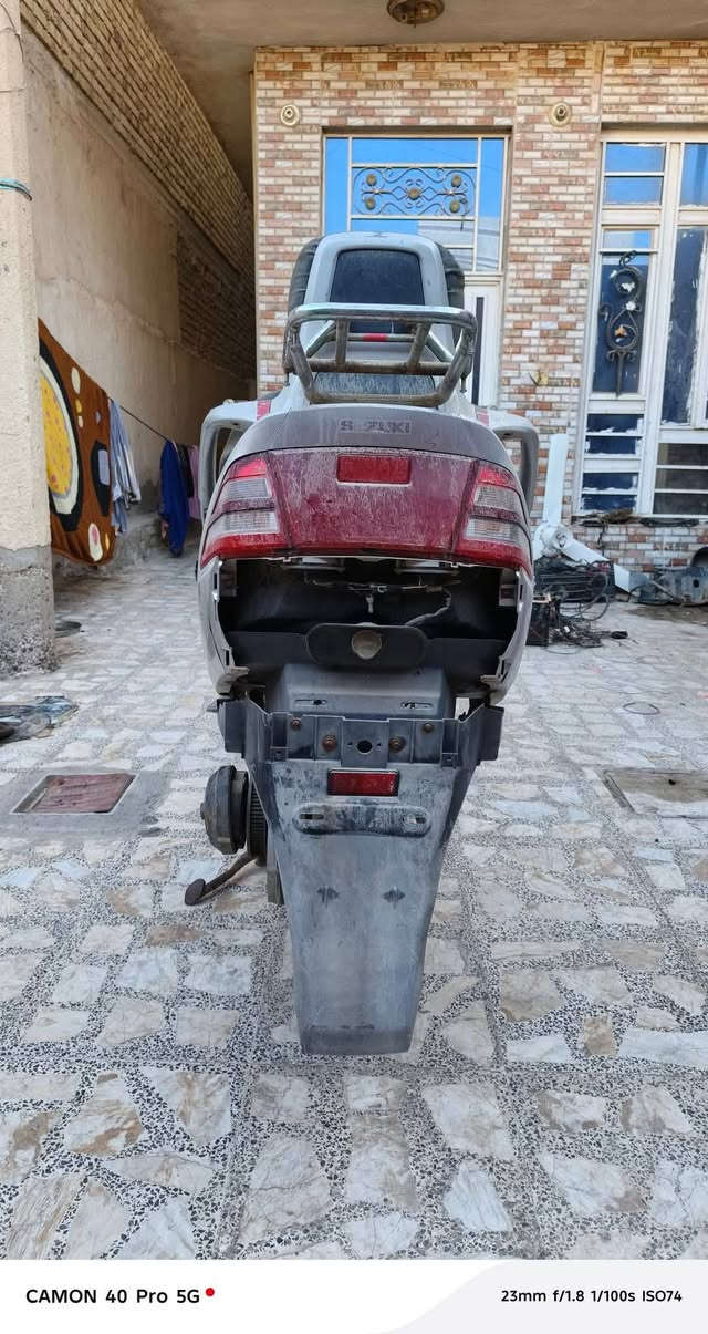 السلام عليكم 
للبيع دراجة سكاي ويف 250cc (2002) كابريتر
كوم حديد بدون اوراق دراجة كايمة و مفصخة غراضها موجودة كفراتها موجودة الدراجة ضفيرتها و كهربائياتها كلهن شغالات بلاديه دشبولها شغال رايدها ب 250 الف و بيها مجال للطيبين.
مكاني بالكوت.
***********
***********
