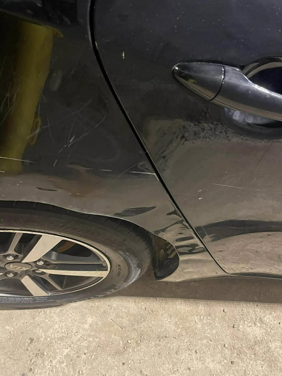 السلام عليكم
فورتي موديل2017 وراد أمريكي
حادث السيارة قطعة وحده بنيد فقط وهنا صار بيها جاملغ خلفي ممصلح موضح بالصورة
السيارة بيها لايت زينون
بدون ايرباك بدون شواصي بدون لغود
السيارة نظيفة مابيها جراد
فيت بم جديد باتري جديد 
محرك 2000 دوش 
رقم السيارة اربيل الجديد
السعر117 وبيها مجال
مكان السيارة الدورة
للتواصل

‏‭٠٧٧٠ ٧٨٠ ٨٤٠٩‬
