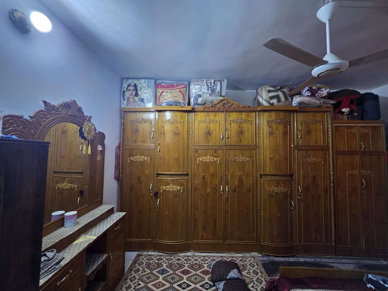 السلام عليكم غرفه نووم للبيع مستعمله شي قليل نضيف جداا مكاني بغداد المدائن سعر 750 وبي مجال ***********
