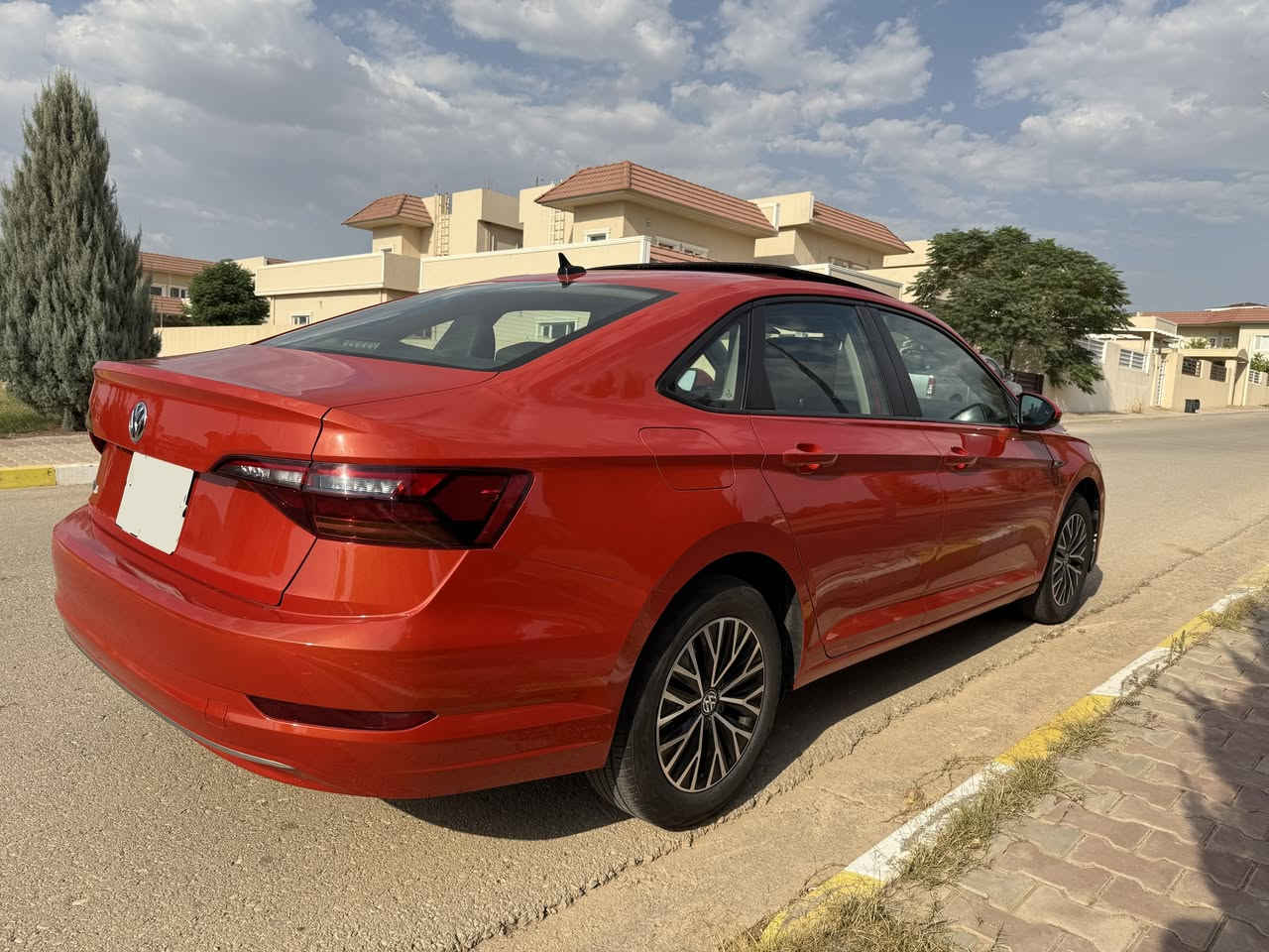 سيارة جيتا SEL 
موديل 2019 
ماشية 93 كم / 57 ميل  
محرك 1.4 توربو
اوتوماتيك
بانوراما
شاشة كبيرة 
فتح النوافذ والسلايد من الريموت
سي دي درايف + ذاكرة
رادار 
‏صيانة دورية في الشركة
ضرر السيارة بس جاملغ سايق وشوية من البنيد بدون ايرباك 
3VWE57BU6KM252252 
 سيارة حيل نضيفة 
سياره جاهزة بدون مصرف 
مكان سيارة اربيل 
رقم التليفون واتساب او فايبر 
 ***********
