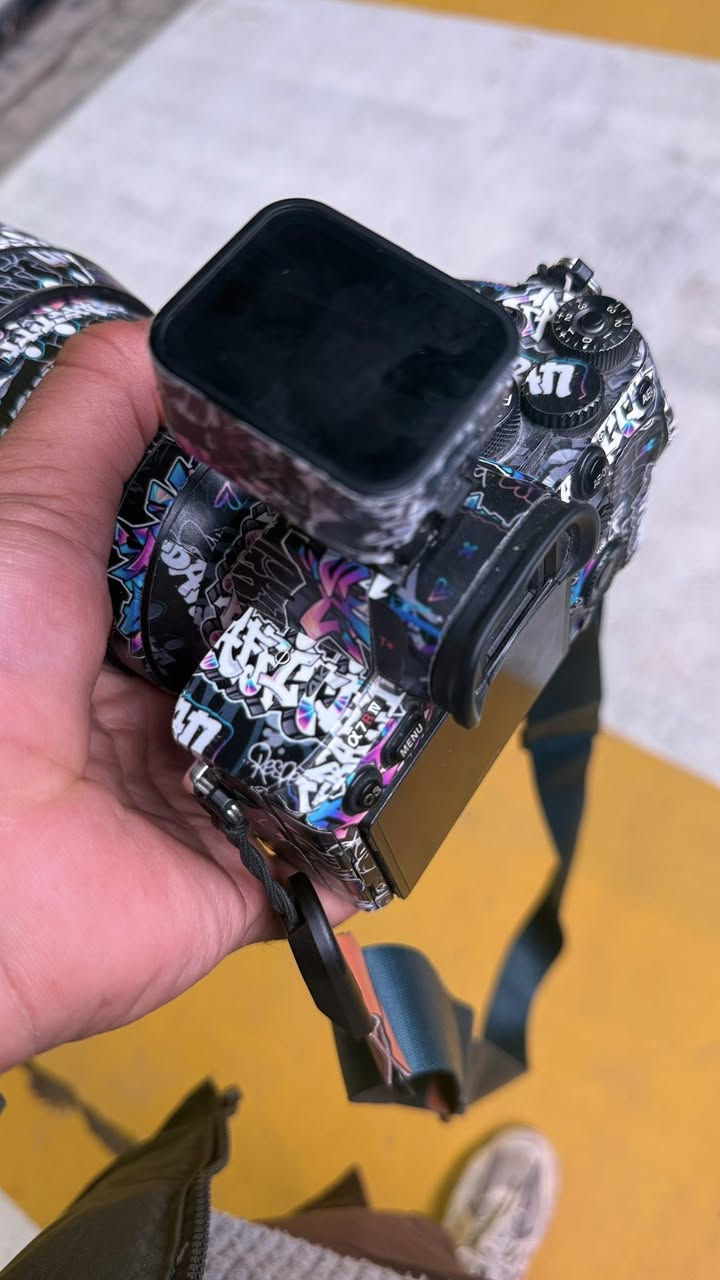 سوني r4 عدسة 85  سيكما ارت فتحة ١.٤نظافة ٩٨ مغلفها َ؏ ايدي حتى متنشخط  رقمي *********** مكاني بابل الحلة
