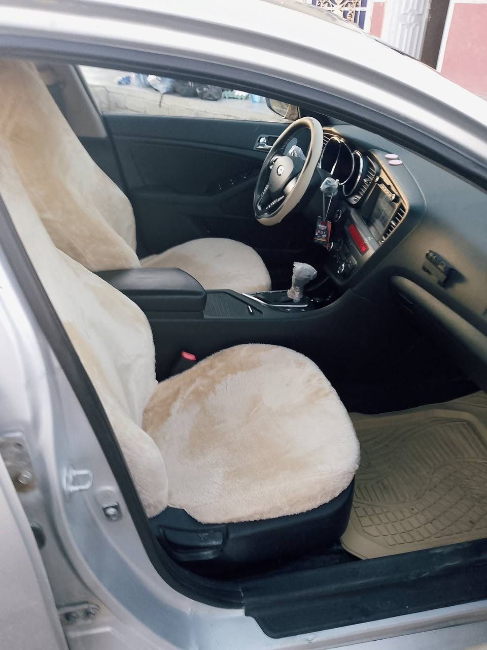 السلام عليكم سيارة اوبتيما للبيع فول ادوات كص م 2013 كير محرك جدد  محرك2400 اربعه سلندر بصمه شاشه السيارة كلشي جديد بيه السعر 50 وبيه مجال يرهم مراوس جارجر اوباما 2011 وفوك فقط ***********
