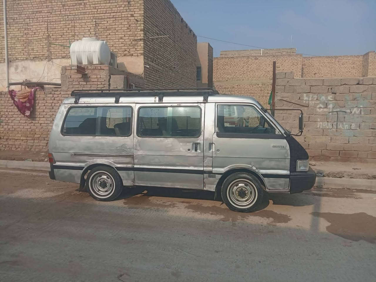 سلام عليكم كيه بسته للبيع موديل 92 بيع كوم حديد. مكينه وكير خير من الله وتخم تاير دوشمه جديده حدايتهه جديده مكان السياره واسط كوت  الاتصال ع هاذا الرقم ***********
