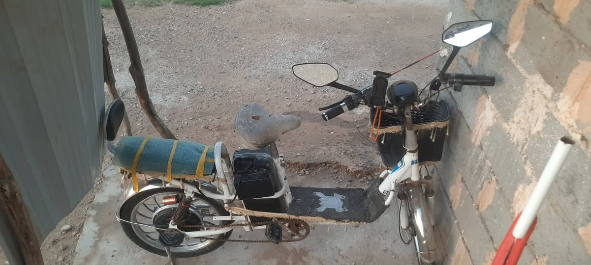 السلام عليكم دراجه شحن الدراجه نضيفه مثل ما موضح بل صور بيع ومراوس باسكل عادي الدراجه بيها خلل يعني تفصل وترجع تشتقل اريد ابيع علا سكاطها او اراوسه باسكل الرقم ***********
