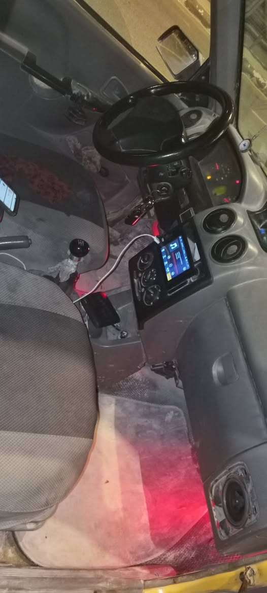 السلام عليكم مرخصه طبعا اخونا بالجروب سايبه موديل 2012 مكينه وقير اعطيك اياهن مشروطات قشرها برفعات خفيفه بس من الجهه السائق العنوان كربلاء شارع الشبانات واكو مقطع فيديو مفصل بيه الحكي *********** هذا رقمي بواتساب
