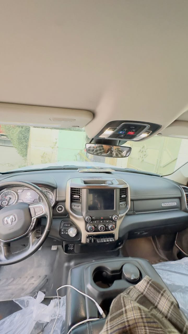 ياالله السلام عليكم 
للبيع دوج رام لارامي فول مواصفات ماعدا البانروما 
السياره حلوه وجاهزه 
حادث جاملغ خلفي صبغ وبارد بالبنيد والباقي كفاله والسونار مرفق مع الصور 
السياره باب طويل بدي طويل 
محرك ٥٧٠٠ v8
 مواصفات اللارامي معروفه 
اي ستفسار *********** 
مكانها  حله 
السعر ٢٥٠ وبي مجال
