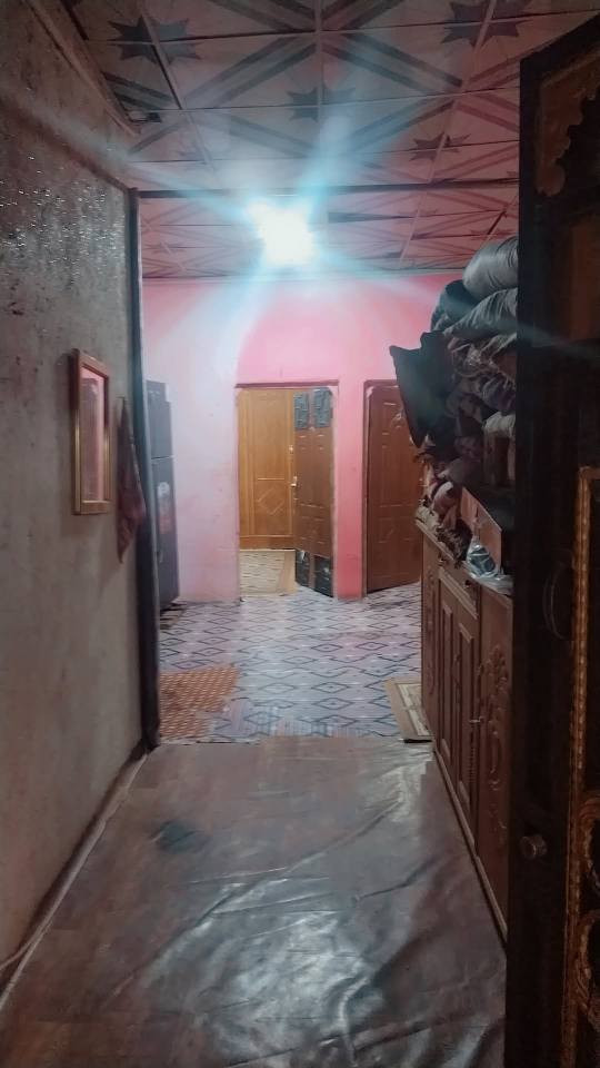 بيت للبيع 170متر وبي قرفتين وصاله وصتقبال وحمام داخلي صحيات وحوش كبير مطبخ لسعر 25مليون وبي مجال للتواصل على هذ رقم *********** البصرة, العراق
