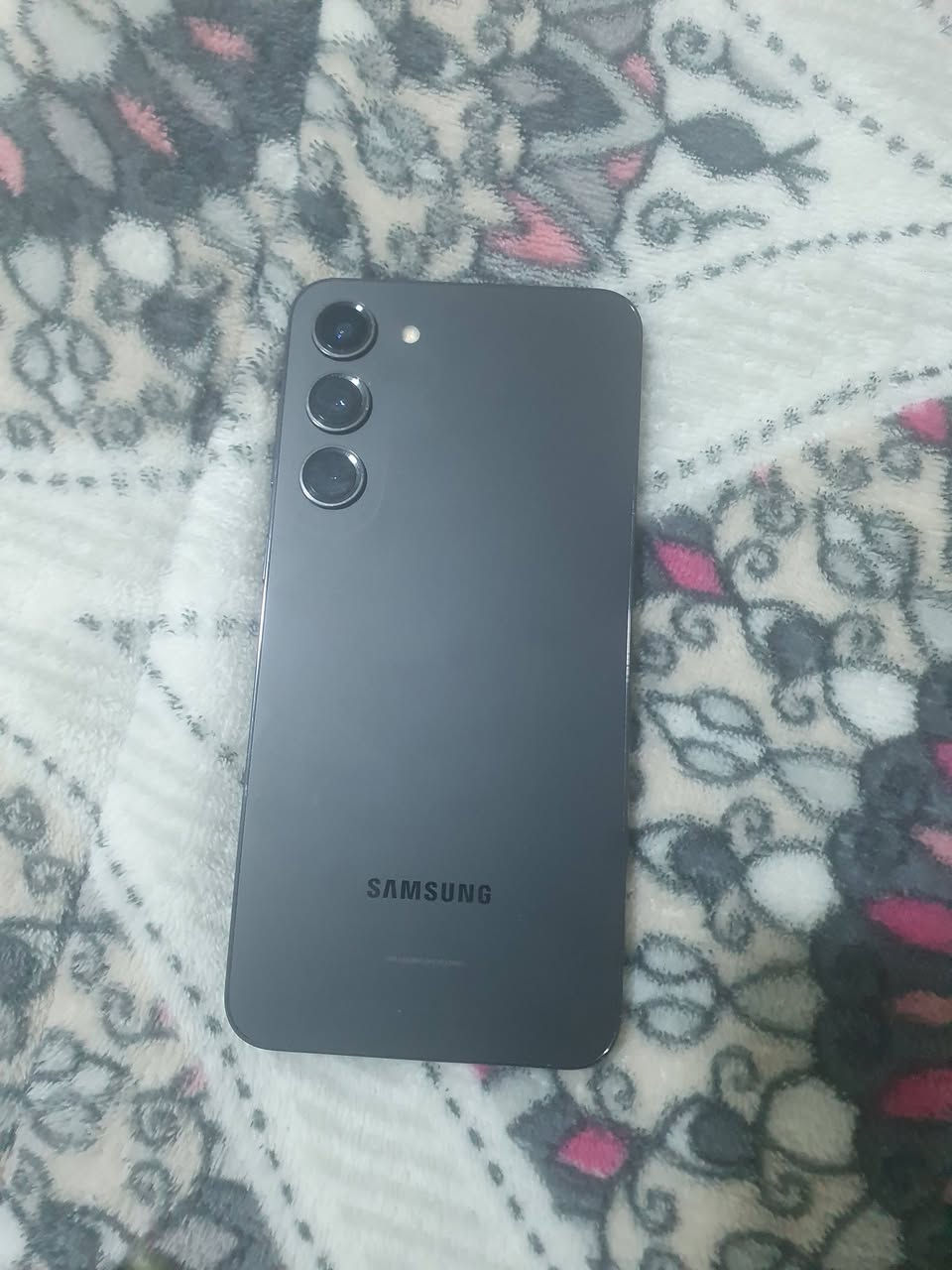 السلام عليكم تليفون اس بلس 23 نظيف جدا الذاكره 256 المكان بغداد *********** رائده ب 575
