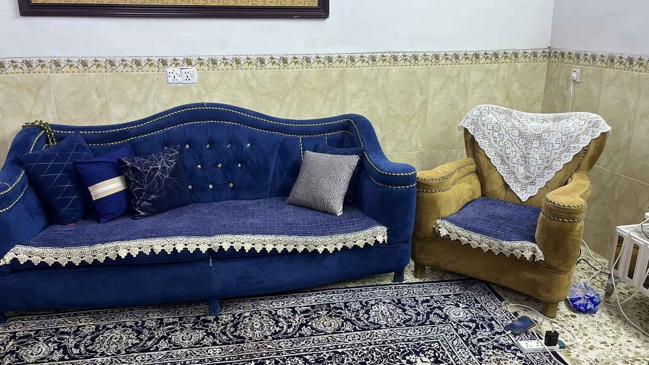 السلام عليكم
من رخصت الادمن
 تخم 10مقاعد ثقيل ونظيف جدا تخمين كبار واربع كراسي ب500 وبي مجال كاونتر بدون سنگ ولا ملحق نظيف مبي شي ب100 وبي مجال 
بغداد الاسكان 
***********
