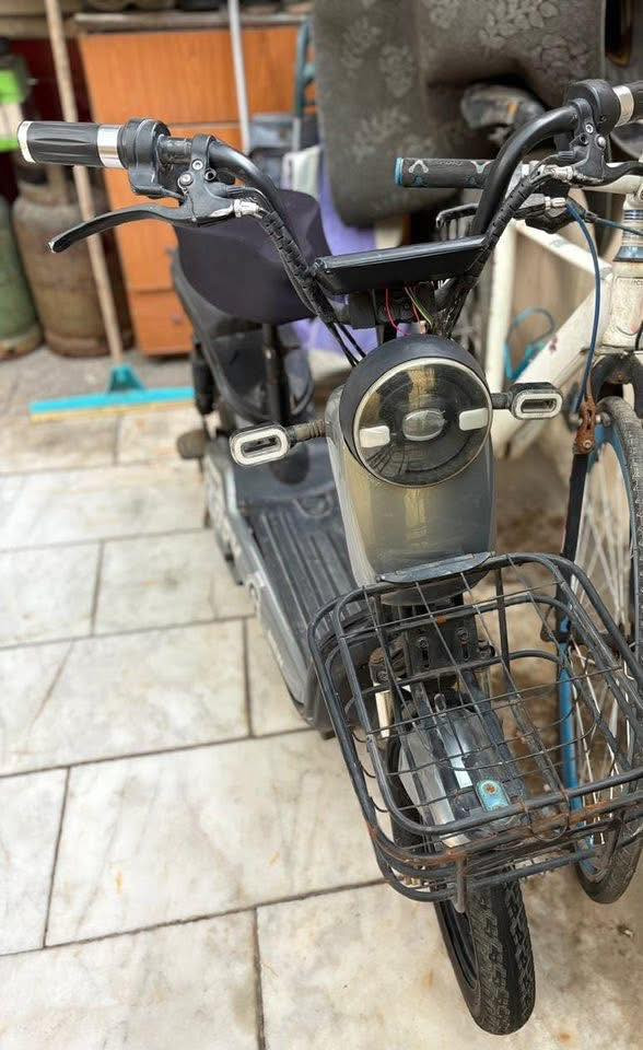 لسلام عليكم دراجه شحن حجم 14 يرادلها بس بطاريات سعر75 الف وبيها مجال  مكاني بغداد كم ساره رقمي***********
