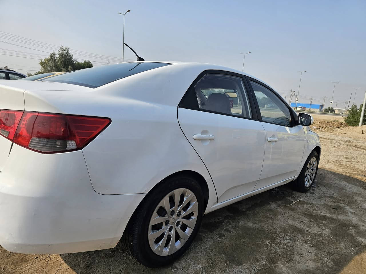 سيراتو موديل 12 رقم بابل بيها صبغ جاملغ وباب بدون دواخل شرط وبيها بارد بدون قطرة خياس سياره حلوه ونظيفه مكاني بابل السعر 92 وبيها مجال اتصال فقط
***********
***********
