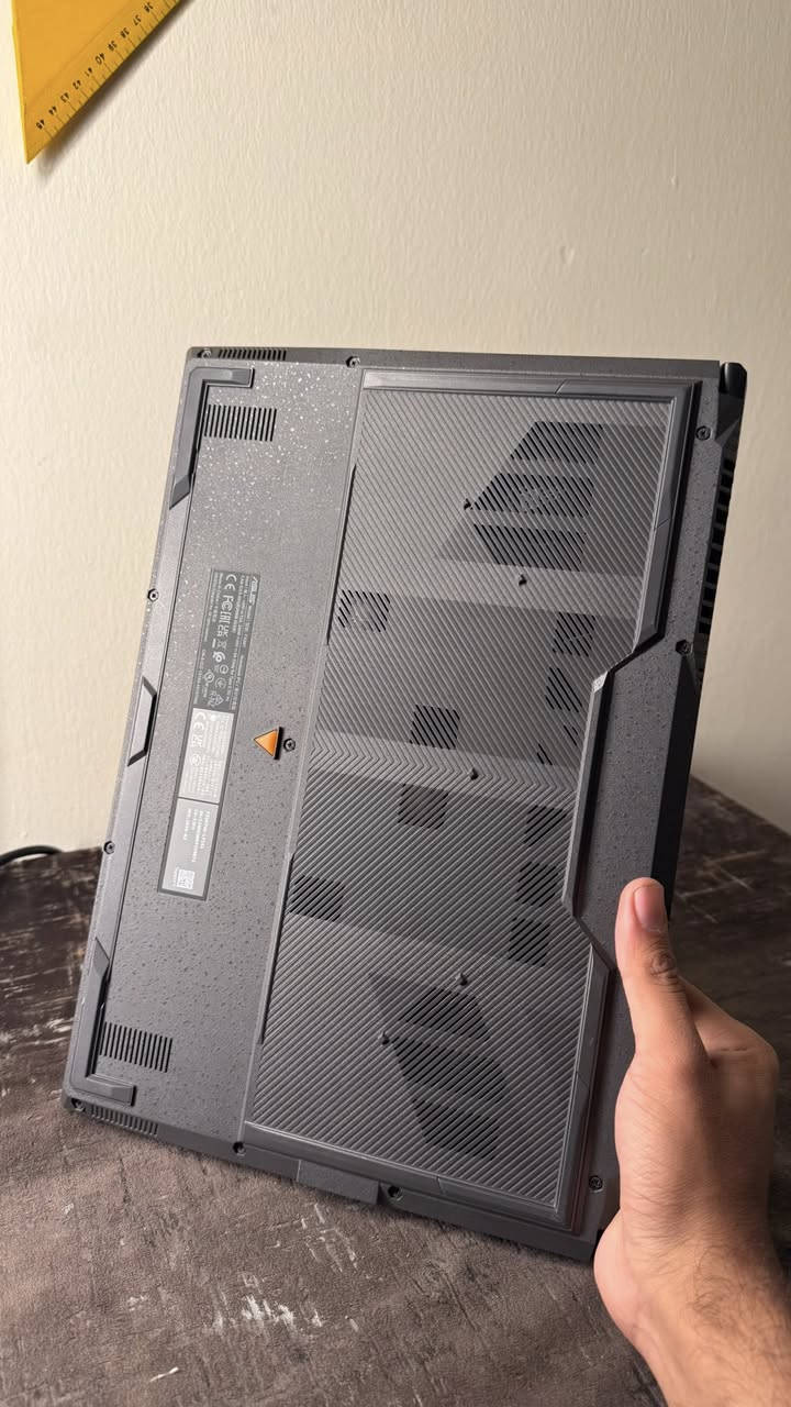 للبيع جهاز ASUS TUF Gaming F15 بمواصفات قوية جداً من الأجيال الحديثة، الجهاز غني عن التعريف في الألعاب الثقيلة، المونتاج، والهندسة.
المواصفات:

 : ASUS TUF Gaming F15 
 CPU: Intel Core i7-13620H الجيل الثالث عشر 
GPU: Nvidia GeForce RTX 4050 
 RAM: 16GB DDR5 
  Storage: 512GB NVMe M.2 SSD.
  الشاشة: 15.6 بوصة FHD بتردد 144Hz 
  الكيبورد: لوحة مفاتيح كاملة مضيئة RGB بتأثيرات مميزة (تتحكم بها من برنامج الجهاز)

جديد بعده جلخ واحدمابي كامل ملحقات (شاحن الاصلي+كارتوب يشبه الحنطه ويه النايلونات مالته )

مكانه موصل 
السعر 1280
للتواصل ومعلومات أڪــثر ***********
