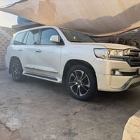 لاندكروز • ٢٠١٧ • ٨ سلندر