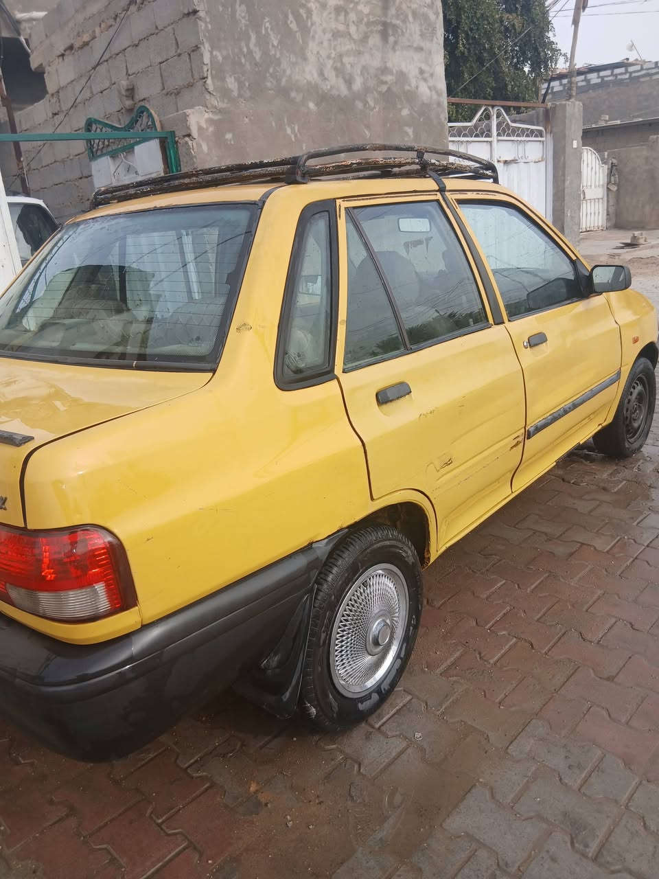 السلام عليكم سياره سايبه للبيع موديل ١٢ أجره بغداد رقم انكليزي جديد السياره بسمي السنويه نافذه ٢٠٣٠ السياره جاهزه وحلوه مال الشغل على باب الله السياره موجوده في كربلاء السعر المطلوب ٢٧ ورقه الغرامات والهيئه عليه اليحب يتصل على الرقم *********** وبي خير ويدلل  ابو احمد
