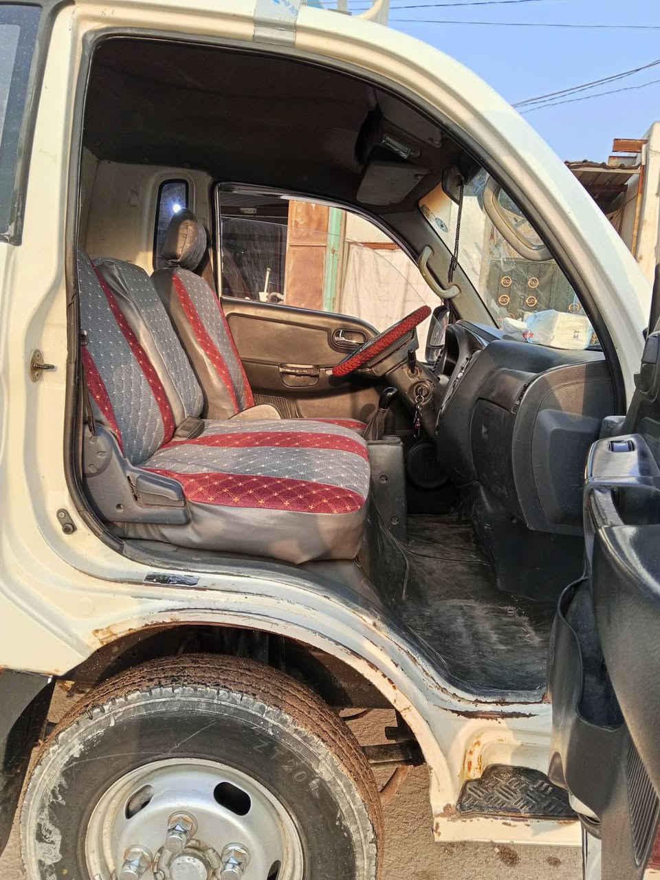 السلام عليكم فحل للبيع 2010 سنويه من 28 مكينه وقير مكفولات شاصي مقفول تخم تايه الجوار العنوان نجف حي العسكري رقم الهاتف ***********
