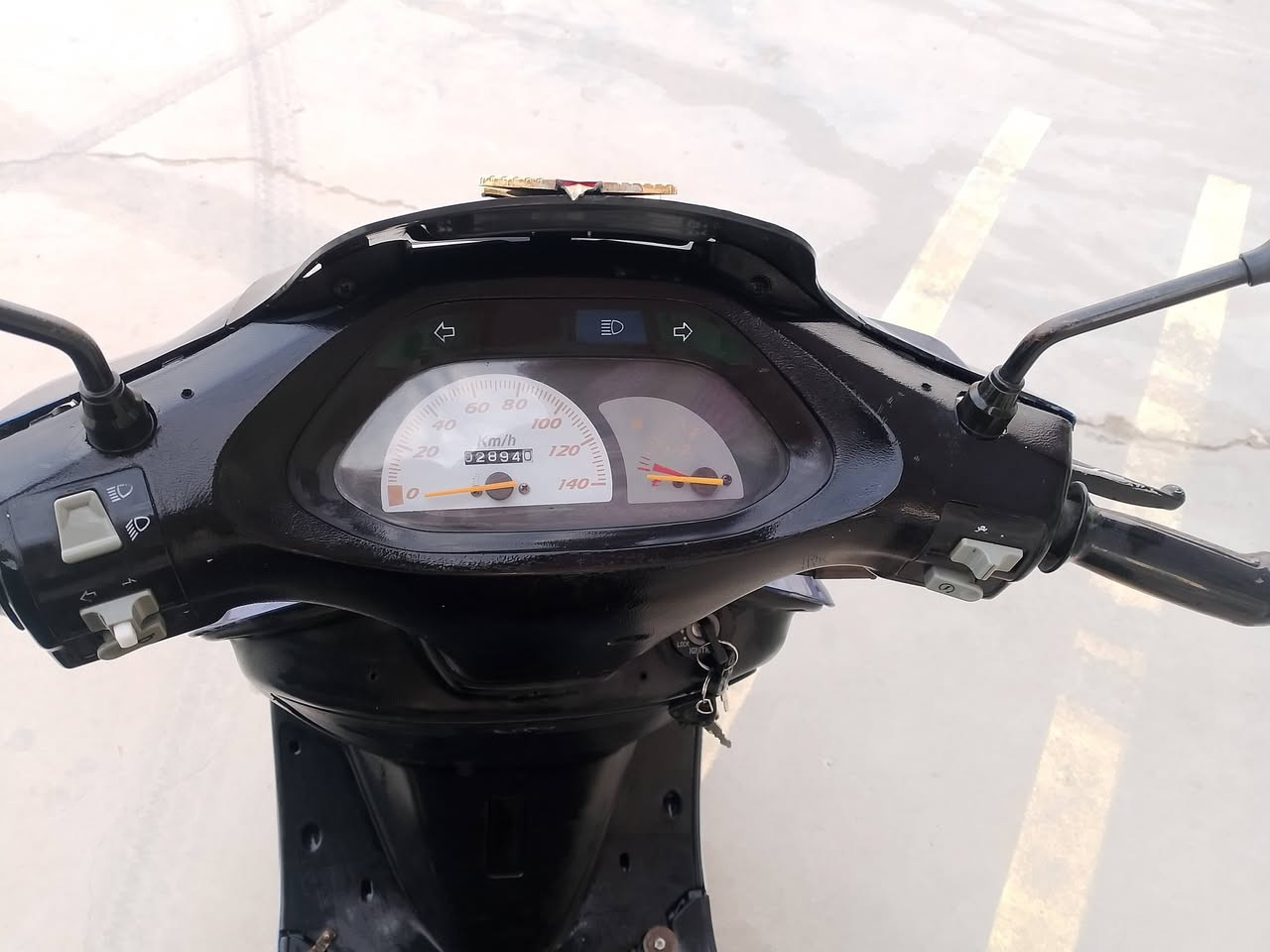 سلام 👋عليكم  البيع دراجه فواشه فحل محرك مفتوح ولفات فقط صوته ناعم محرك لايدخن لا يبخر لا ينقص  كهربايات كله شغاله سلف هندر لايت بك لايت اشاير عينه كيج سرعه كيج بانزين دراجه كامله من كلشي 
مكاني بصره قضاء المدينه بني منصور 
سعر خاص شراي يتصل ***********بي واتساب
