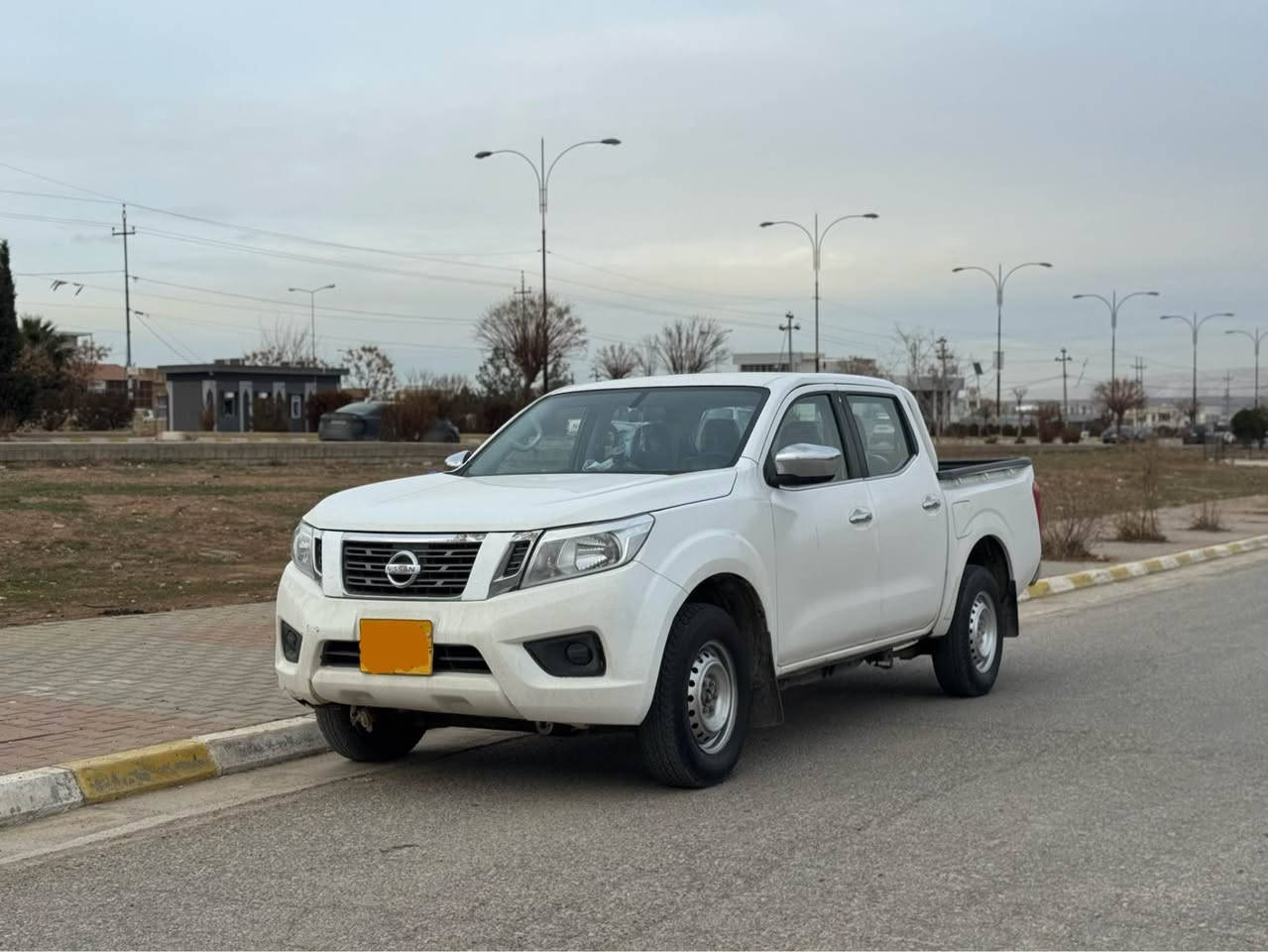نیسان نەڤارای ٢٠١٩ مەکینەی گۆڕاوە بە بەتە vvt2400 سێ پارچەی پێشەوەی پێوەیە ئێرباگی تەقیوە سەیارەکە بێ تەقەو ڕەقەیە بێ عەیبە سەیارەکە سەنەوی بەسەرچووە وە بەشەرتی تەحویلوو غرامە ڕەقەم هەولێرە 
*********** شمشمل, السليمانية
