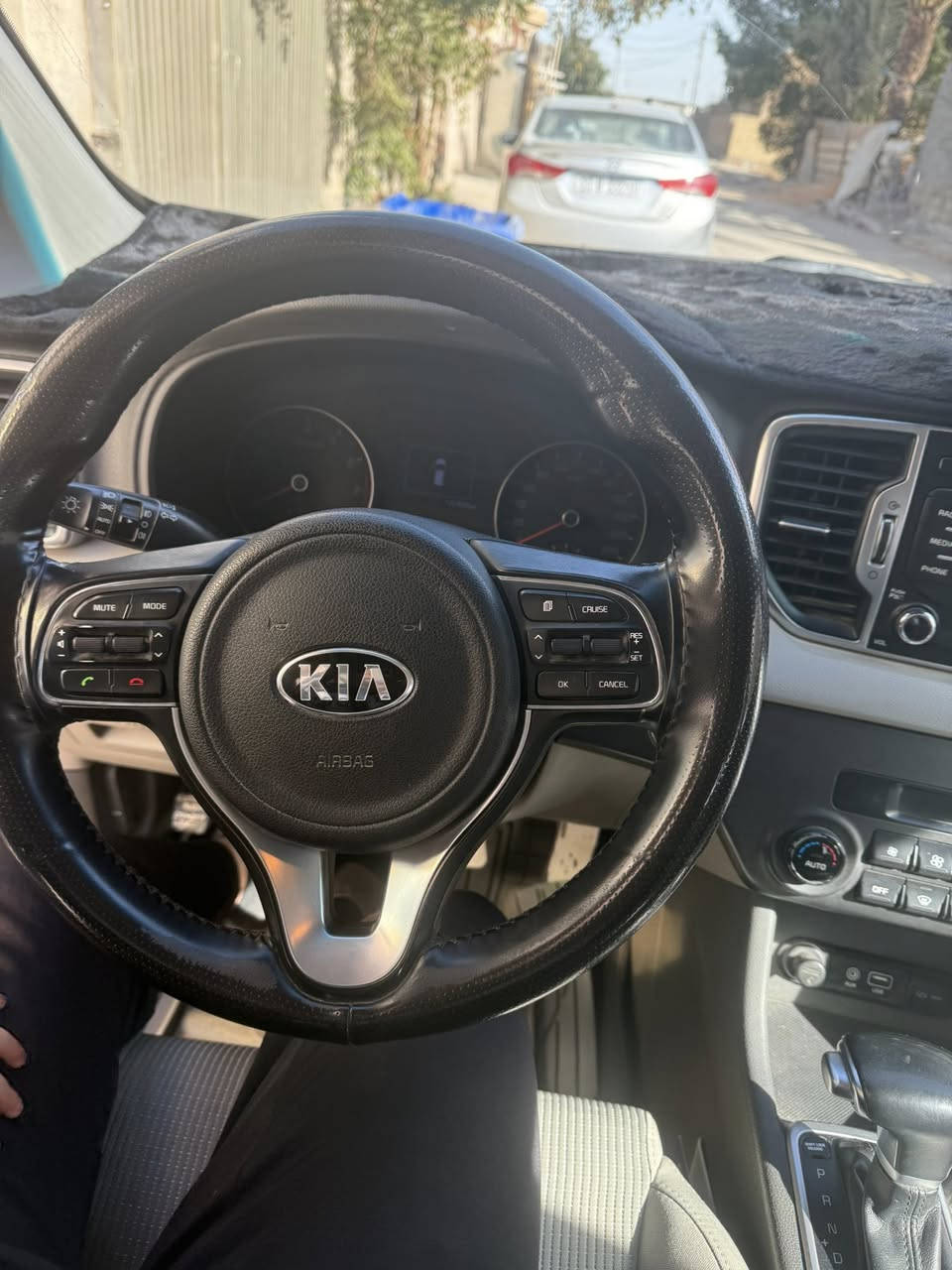 السلام عليكم سبورتج للبيع موديل ٢١١٧فول ماعدا البانوراما بصمه مكفوله من الصبغ السونار موجود بالمنشور رقم أربيل العنوان بغداد اللطيفيه ماشيه ١٣٠ ألف  السعر ١٨٠ بيها مجال شي بسيط /***********/***********
