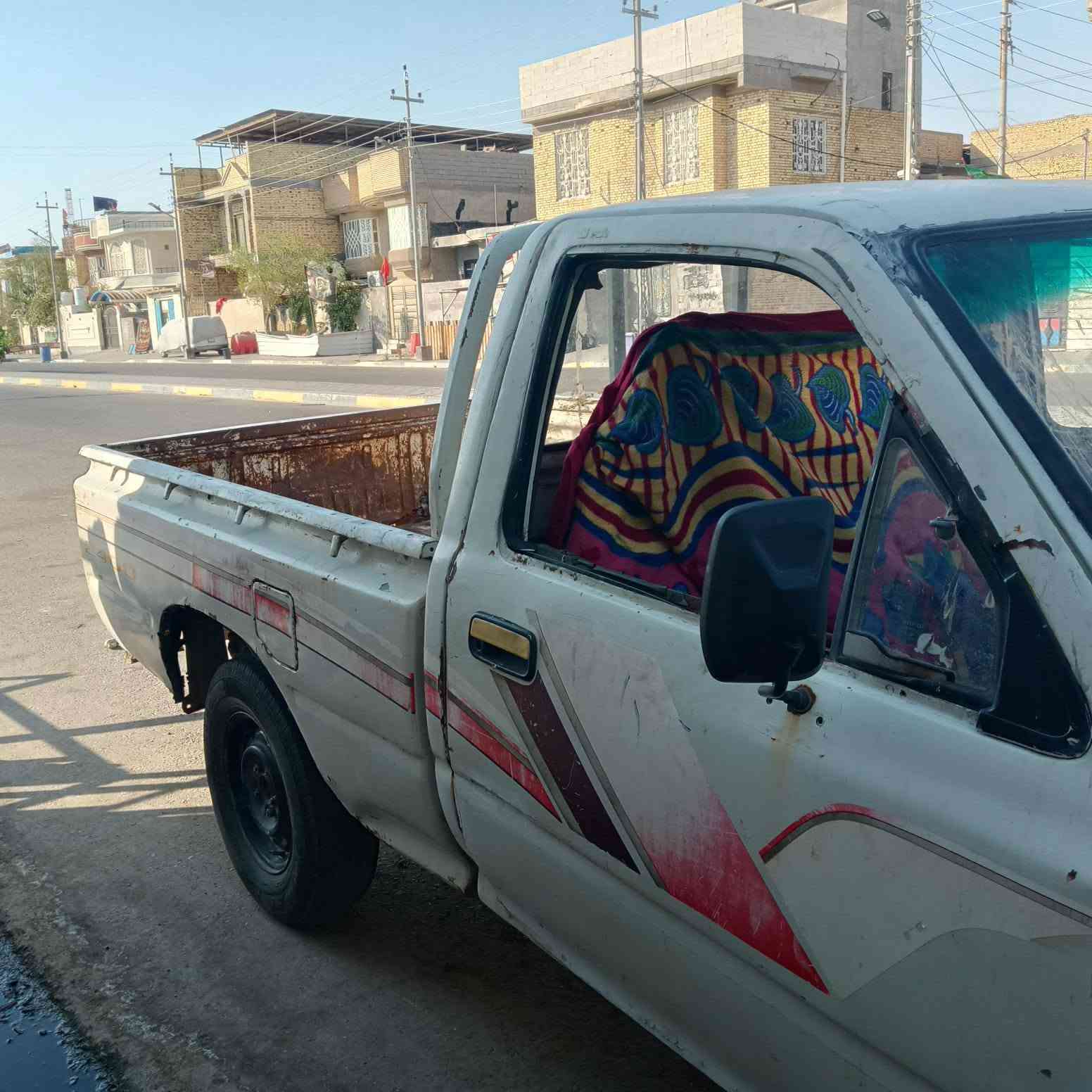 سلام عليكم سياره للبيع تويوتا مكينه وكير توه شادهن  مكفوالات حداديه جديده تخم تايرات توه شادهن كربايات شقاله سياره جاهزه ترايك  وين ما يعجبك مكان سياره بصره سعر 18وبيه مجال تواصل علا رقم ***********
