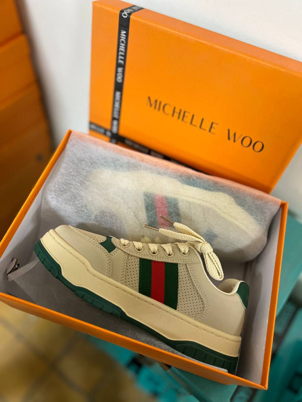 السلام عليكم عندي بضاعة أحذية جديدة للبيع شلع  مشكل نسائي ورجالي مثل مموضح بالصور تقريبا 15موديل بألوان مختلفة كمية البضاعة 400قطعة المهتم يتفضل هذا رقمي(***********) متوفر واتس اب
