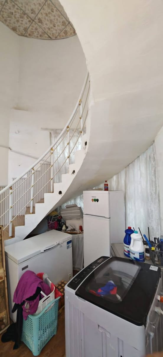 السلآم عليكم ورحمة الله وبركاته تحيه طيبه يعلن مكتب عقارات النور الذهبي عن توفر لدينا دار سكن للبيع مساحه ٢٠٠م طابو زراعي عراقي وكاله ونسخه من الطابو ابى الخصيب البهادريه قريب على شارع الفوك يم المفقس يحتوي على غرفتين نوم وصاله ومطبخ وديوان وكراج سعر ١٣٠مليون وقابل التفاوض *********** *********** زورنا في ابي الخصيب ابو الجوزي مجاور معمل الجابري للسخانات نستقبل كافات العروض العقاريه
