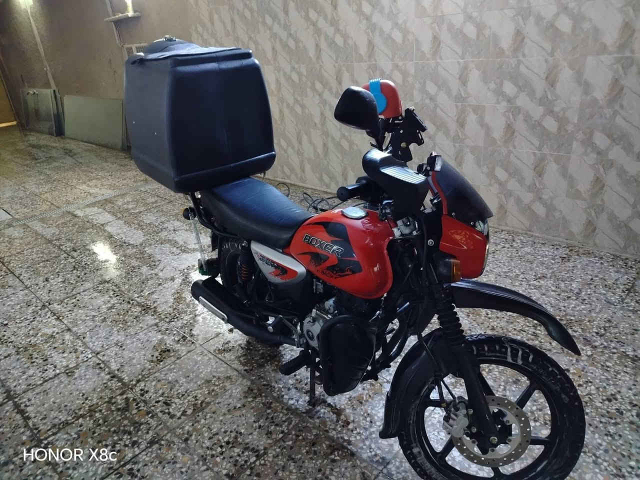 السلام عليكم بوكسر للبيع موديل 23 للبيع بدون أوراق مكفولة من السرقه والعشائر الدراجه مجفته عنواني الحريه رايدها مليون 200 الشراي يتصل والدراجه كدامكم ***********
